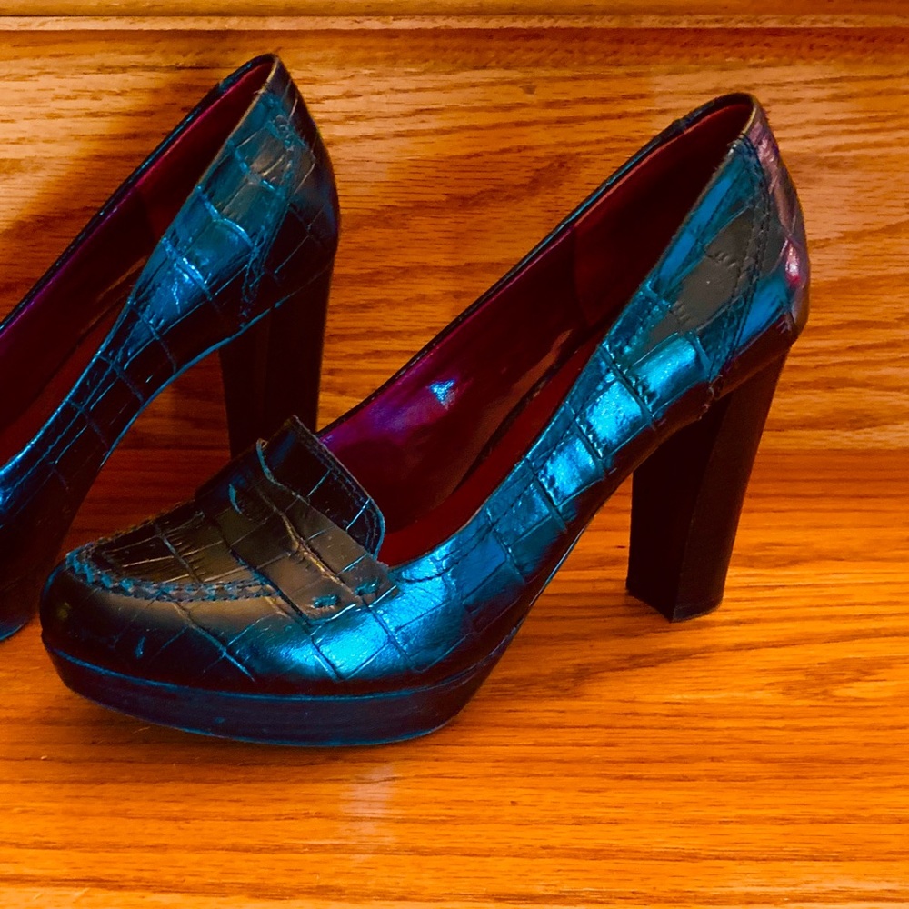 Croc-embossed platform loafer 7.5